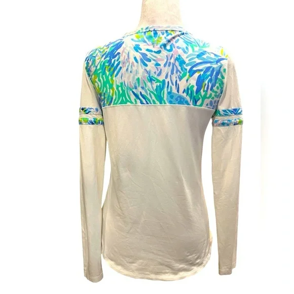 Lilly Pulitzer Amara V-Neck Top Active Tee Shell of a Party White Blue size XS - Picture 5 of 8